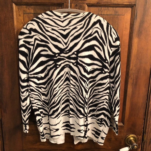 Women’s L Cardigan Zebra Print/Purple Flowers 🦓🌸 - Picture 4 of 4